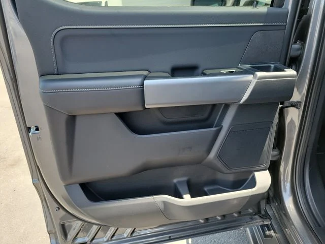 New 2026 Carbonized Gray Metallic Ford XLT image 15