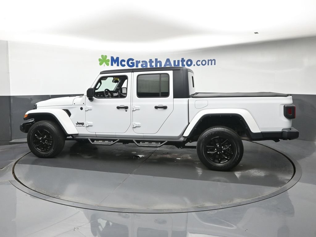 Used 2022 White Jeep Sport image 22