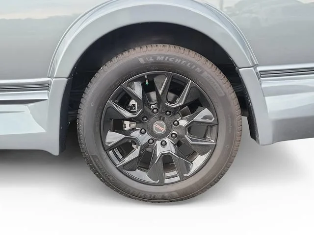 Used 2025 Special Exterior Color GMC Work Van image 36