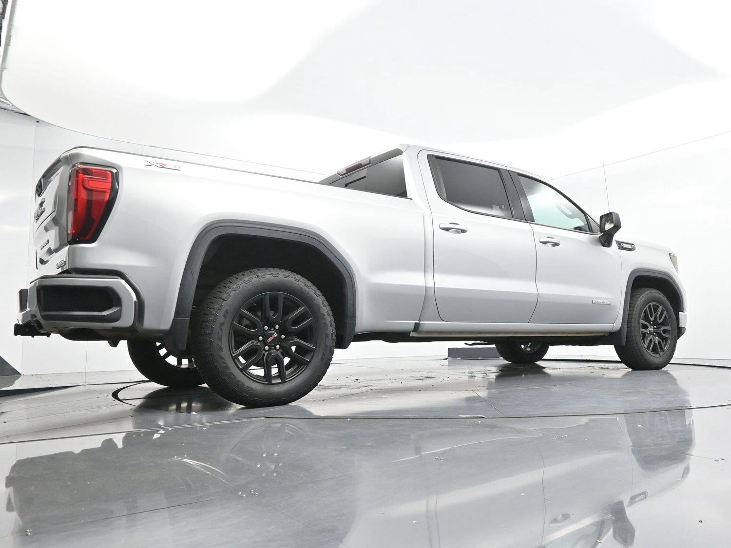 Used 2022 Quicksilver Metallic GMC Elevation image 49