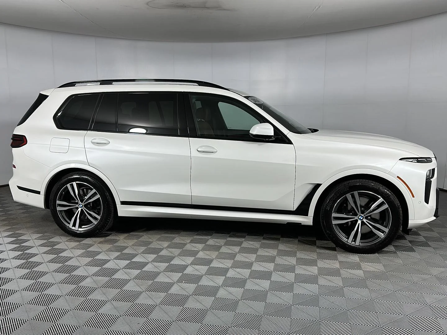 Used 2026 Mineral White Metallic BMW xDrive40i image 34