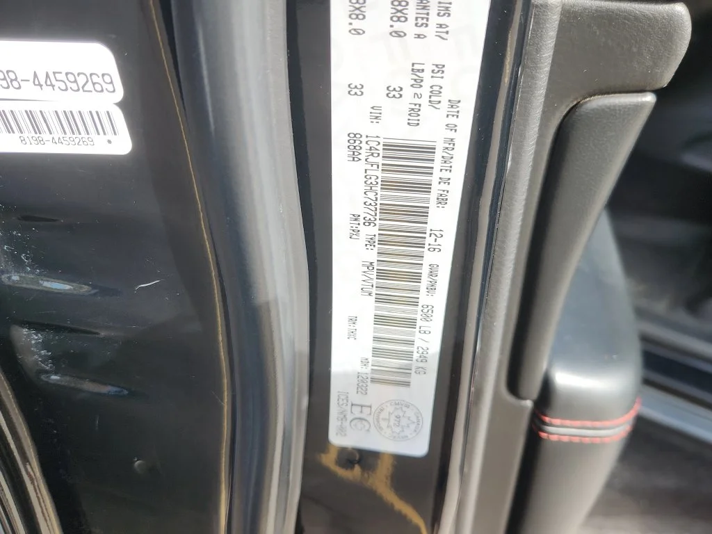 Used 2017 Black Jeep Trailhawk image 18
