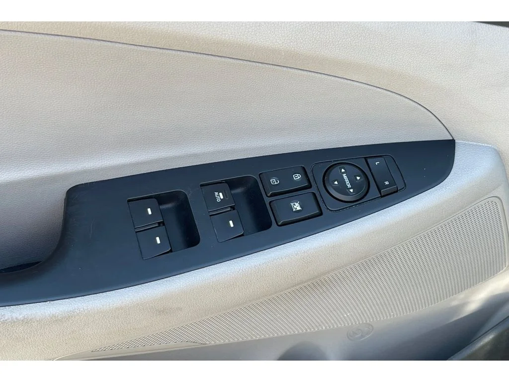 Used 2017 Coliseum Gray Hyundai Sport image 13