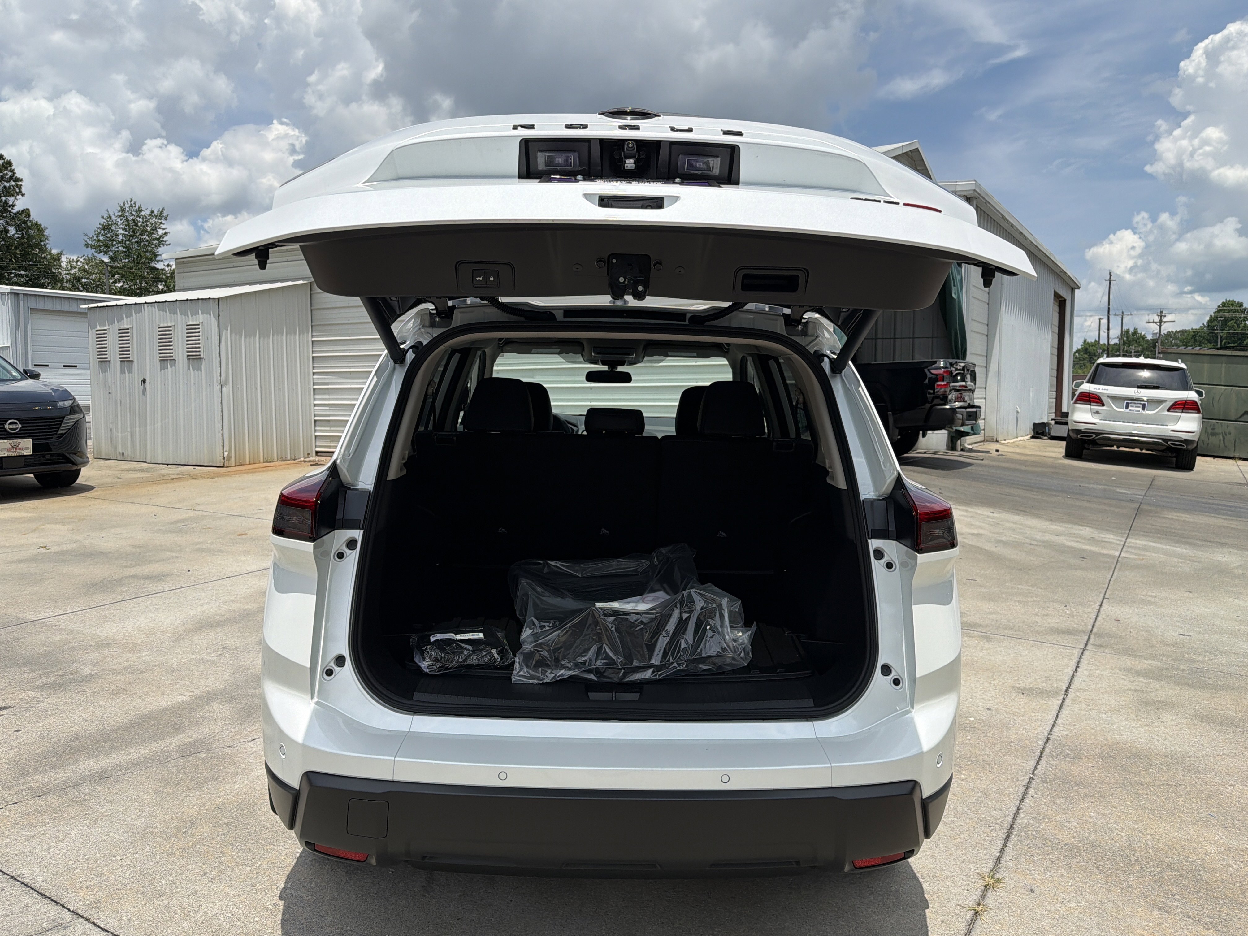 New 2026 Everest White Pearl Tricoat Nissan Rock Creek image 19