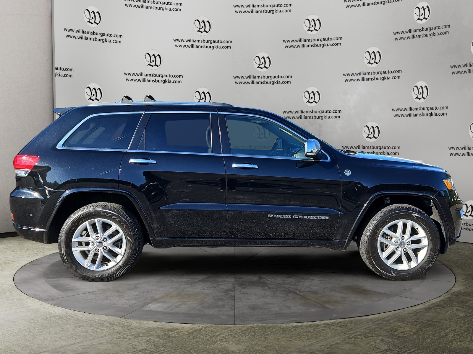 Used 2017 Black Jeep Overland image 6
