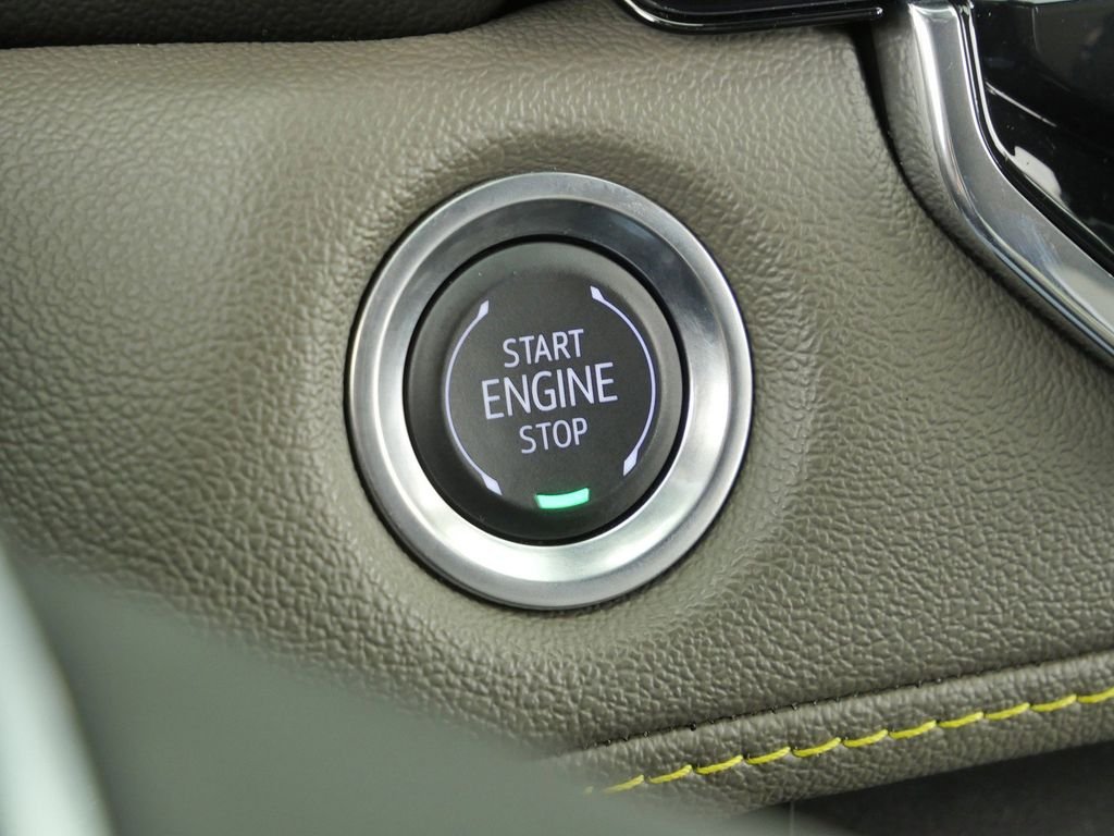 Used 2025 White Chevrolet ZR2 image 40