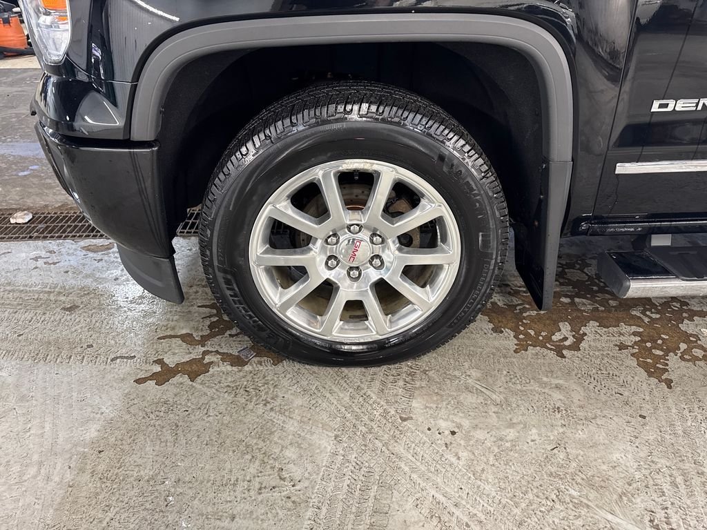 Used 2015 Black GMC Denali image 11