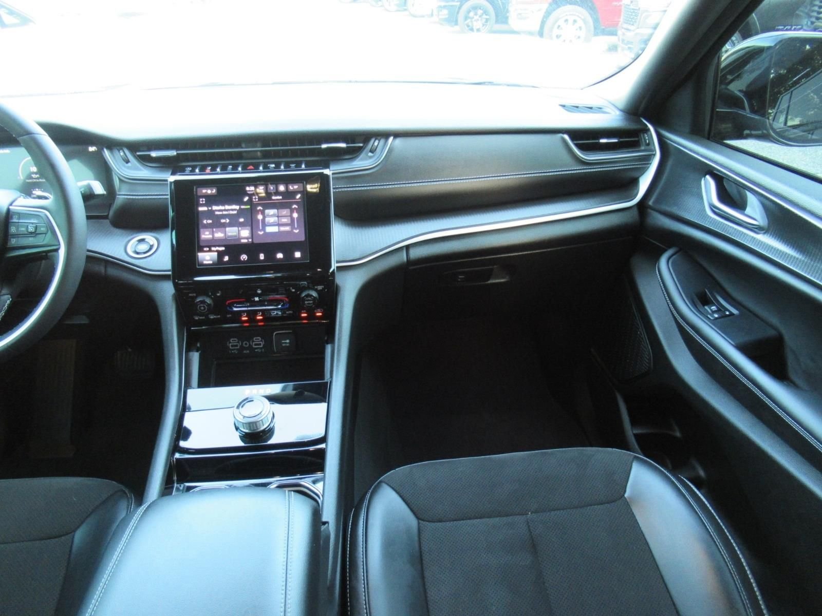 Used 2023 Black Jeep Altitude X image 14