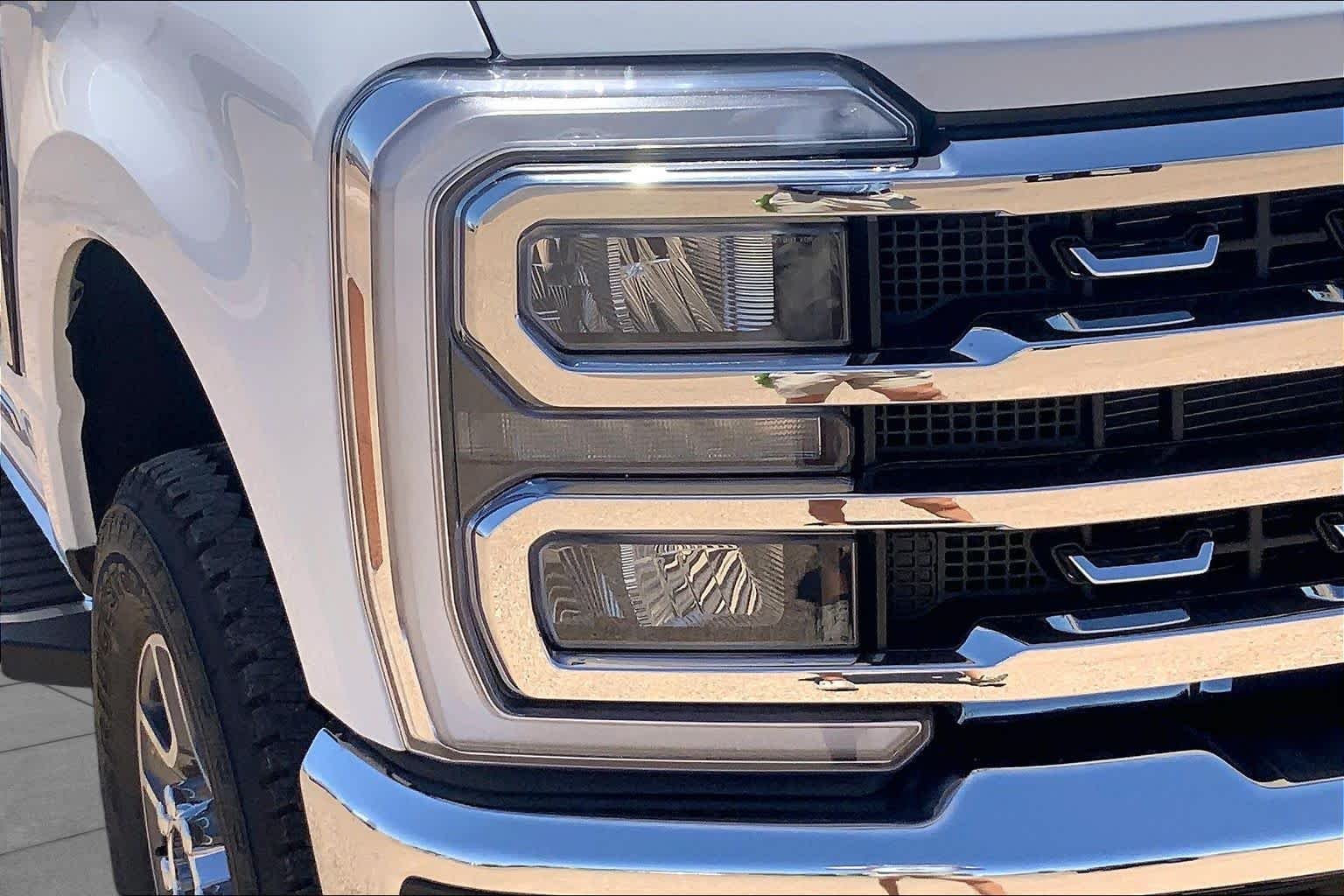 New 2026 Oxford White Ford F-250® Lariat® image 13