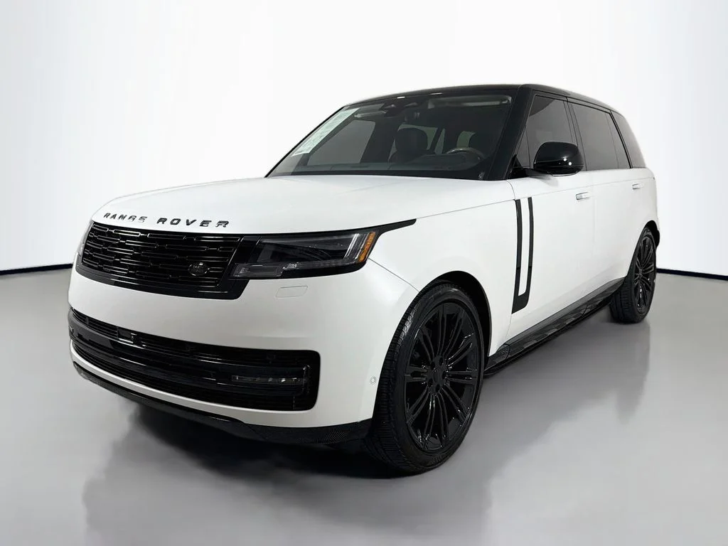 Used 2024 White Land Rover SE image 1