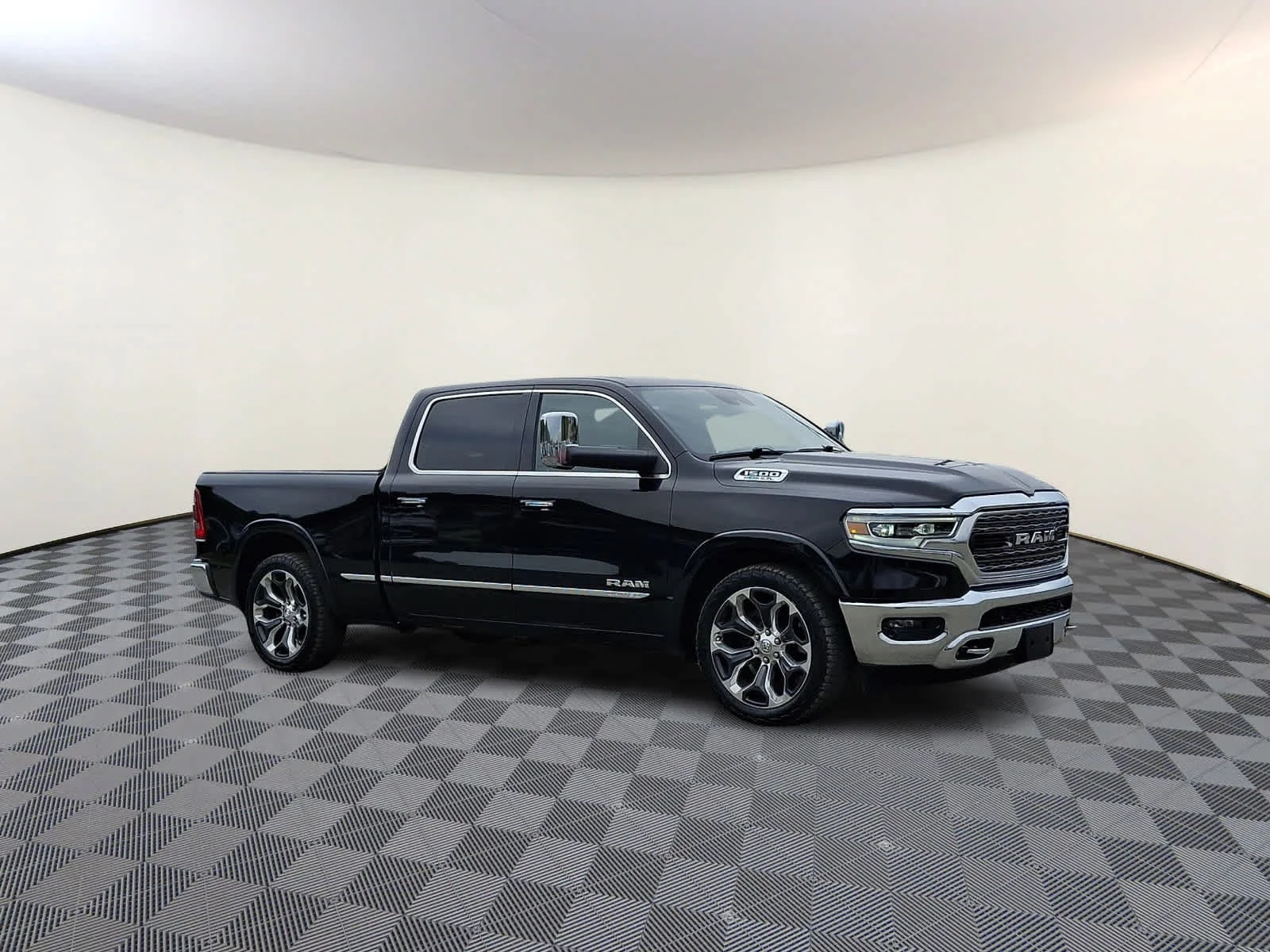 Used 2019 Diamond Black Crystal Pearl Ram Limited image 4