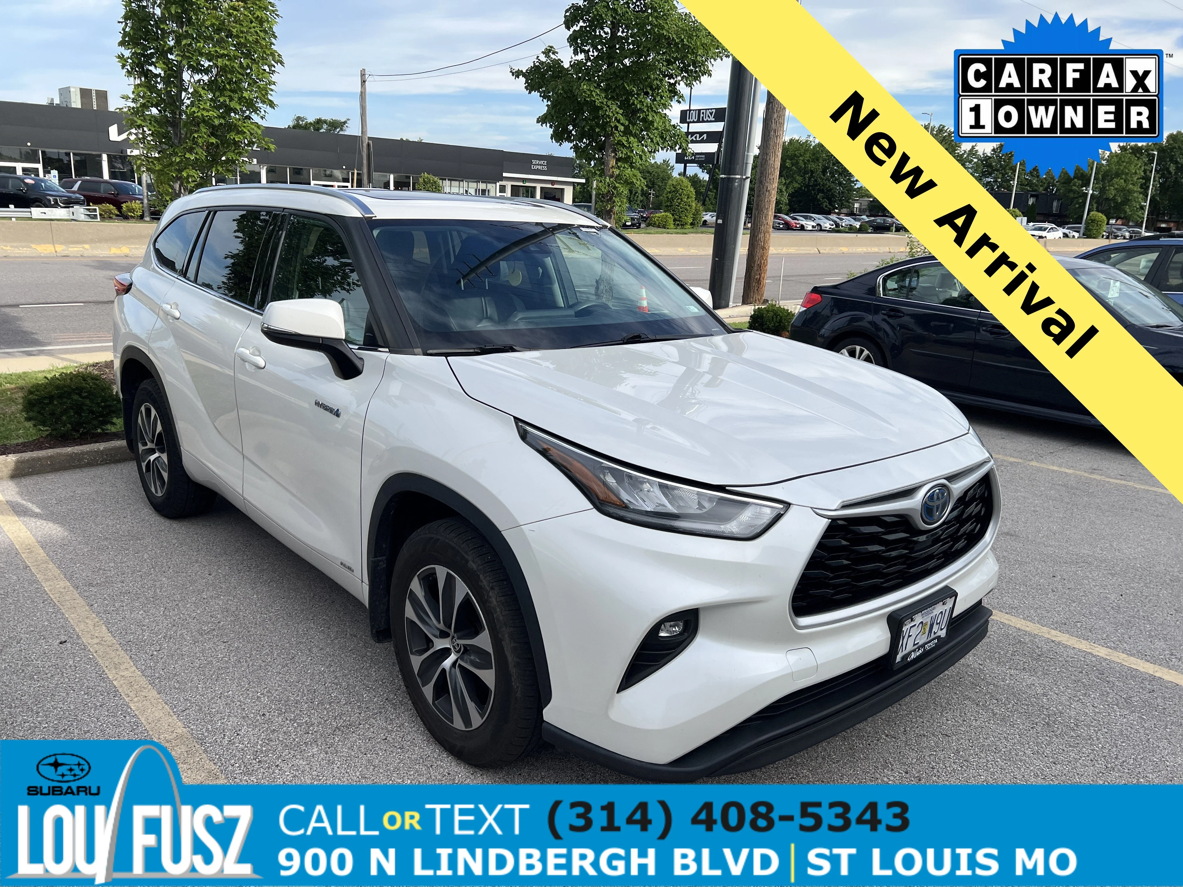 Used 2020 Blizzard Pearl Toyota Hybrid XLE image 1