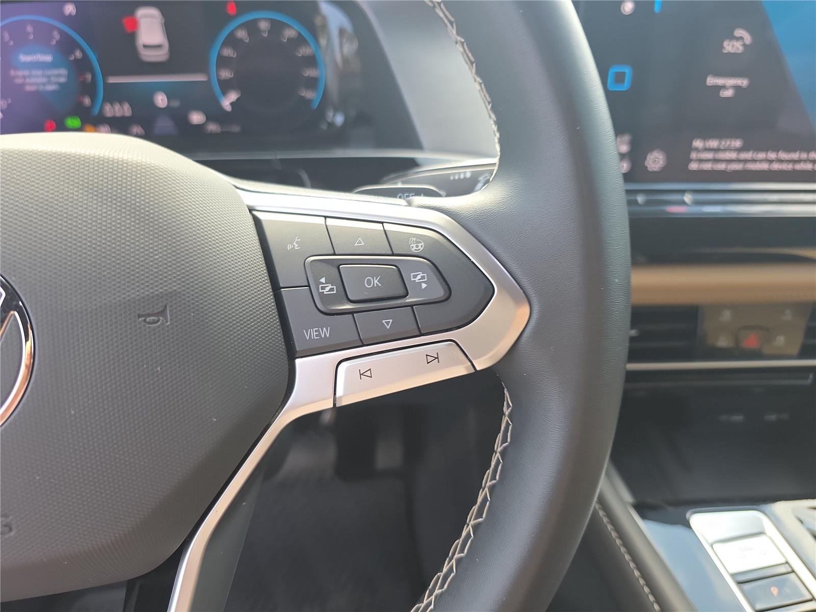 Used 2025 Avocado Green Pearl Volkswagen 2.0T SE w/Technology image 33
