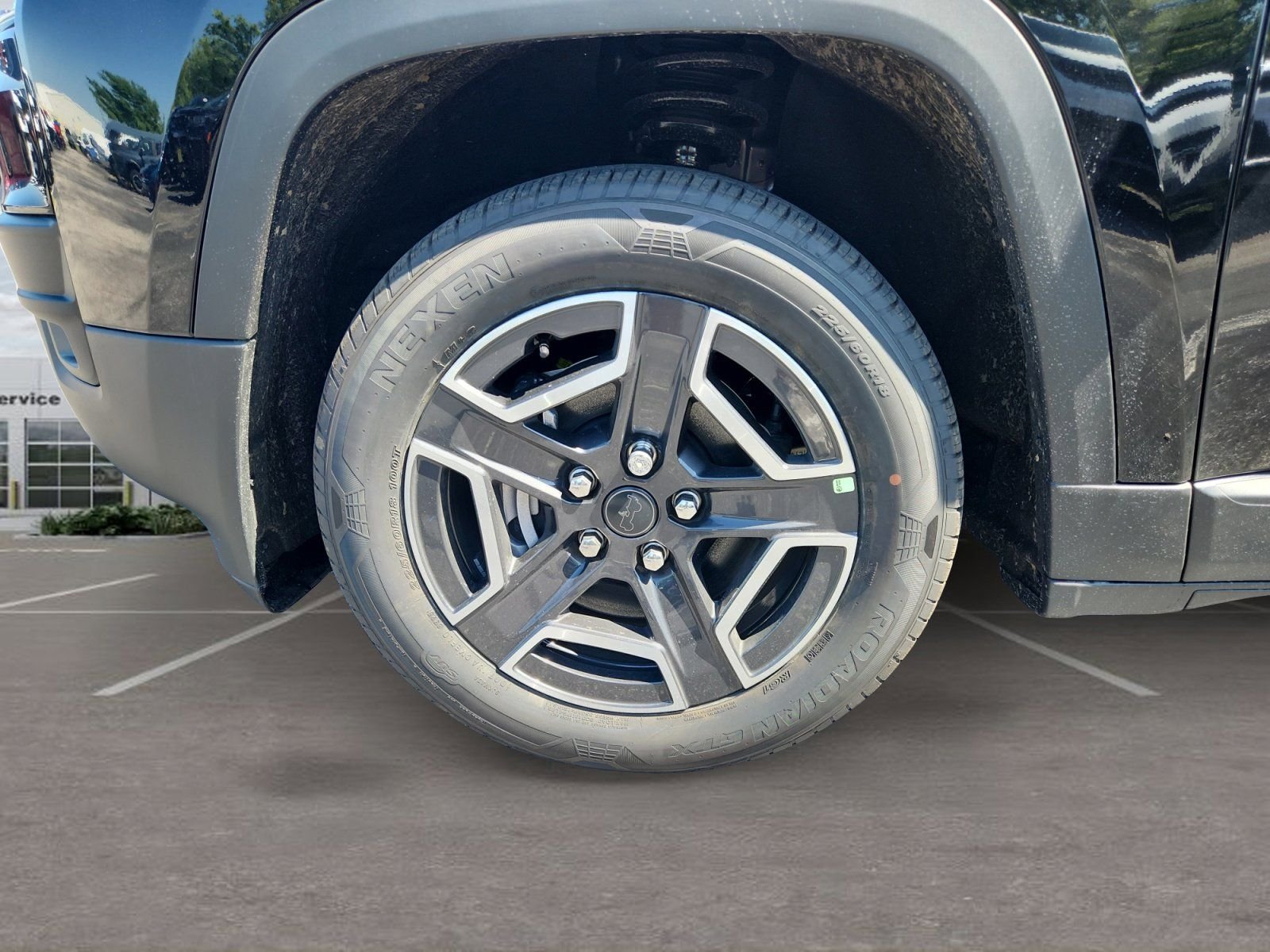 New 2026 Diamond Black Crystal Pearl-Coat Exterior Paint Jeep Limited image 10