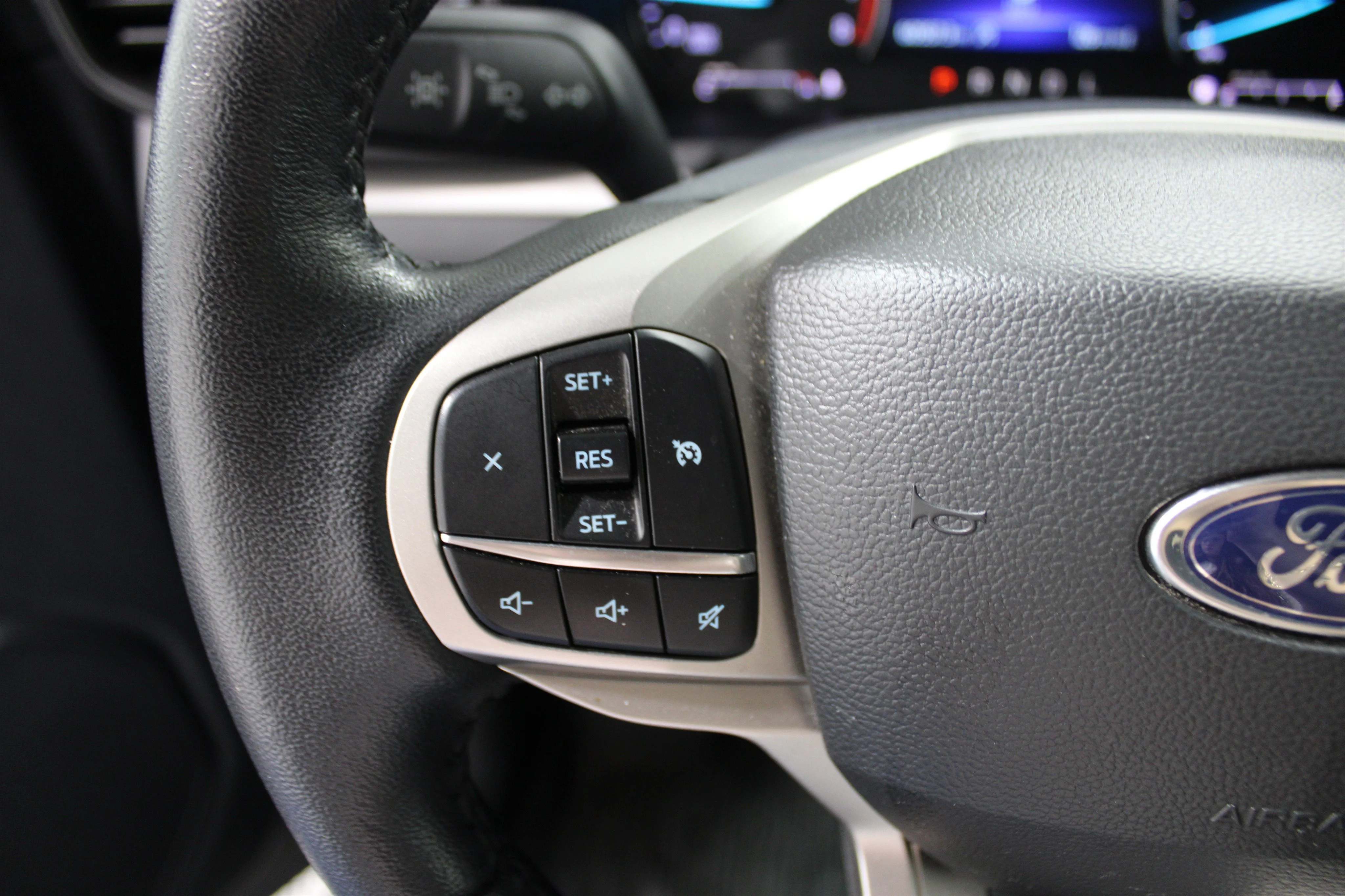 2023 Ford Explorer XLT - Photo 10
