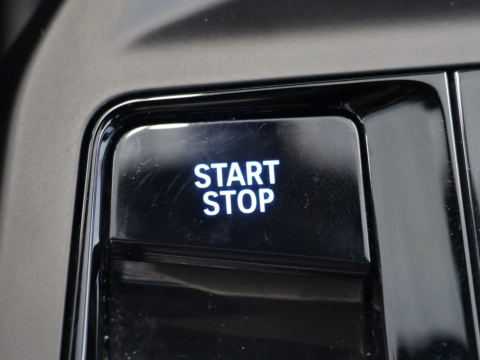 Used 2023 Black Sapphire Metallic BMW xDrive50 image 23
