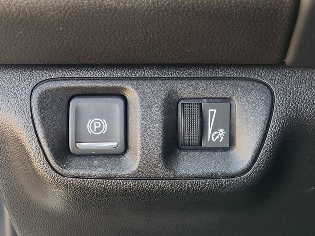 Used 2023 Summit White GMC SLE image 23