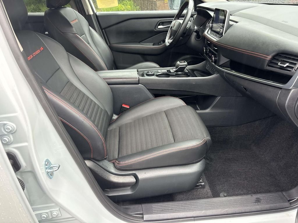 Used 2025 White Nissan Rock Creek image 16