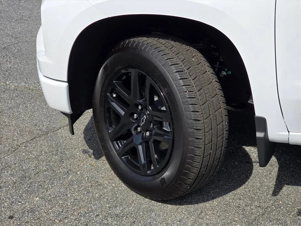 Used 2025 Summit White Chevrolet Custom image 27