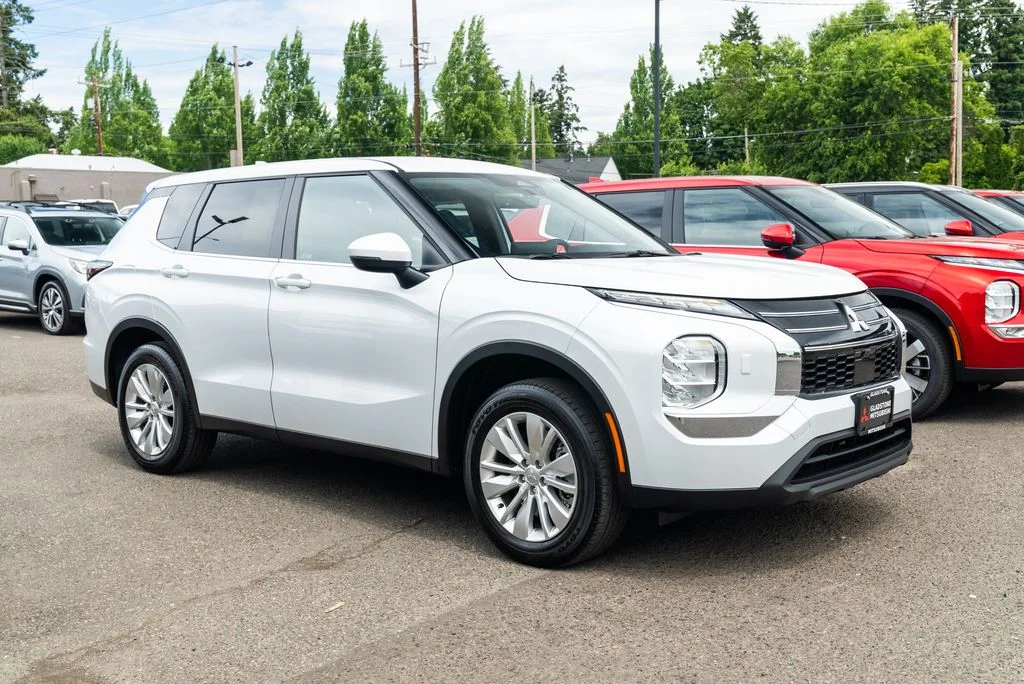 Used 2025 White Mitsubishi ES image 1