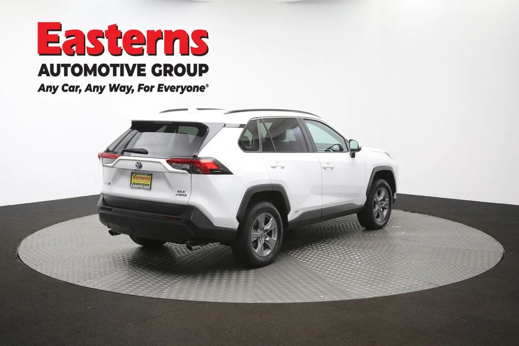 Used 2022 White Toyota XLE image 40