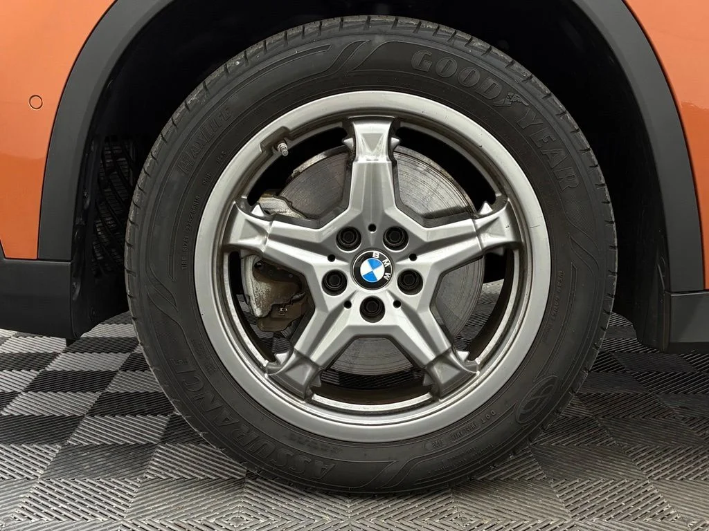 Used 2023 Utah Orange Metallic BMW xDrive28i image 16