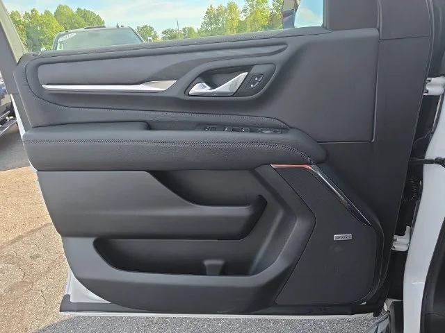 Used 2024 White GMC Denali image 29