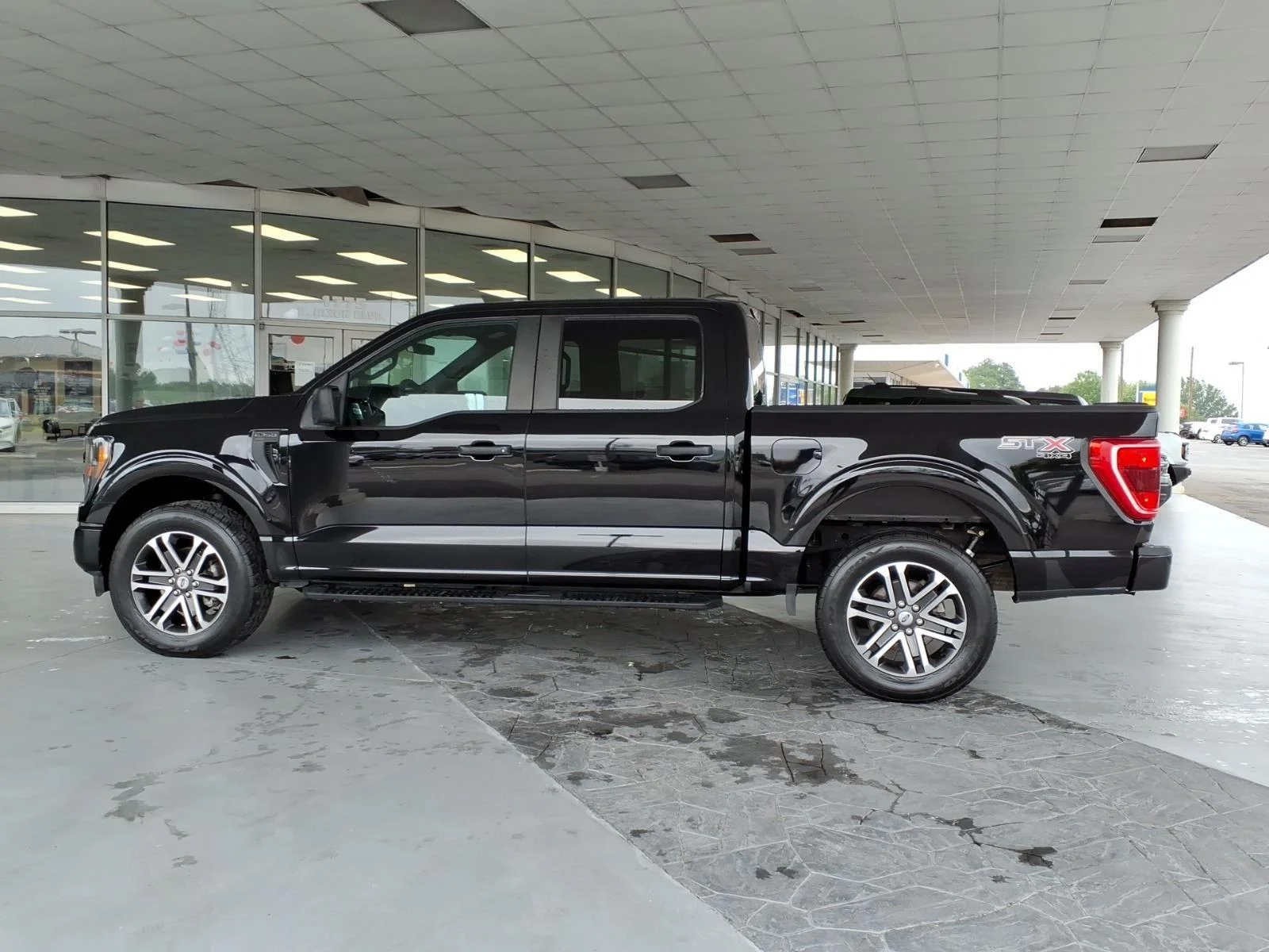 Used 2023 Agate Black Metallic Ford XL image 3