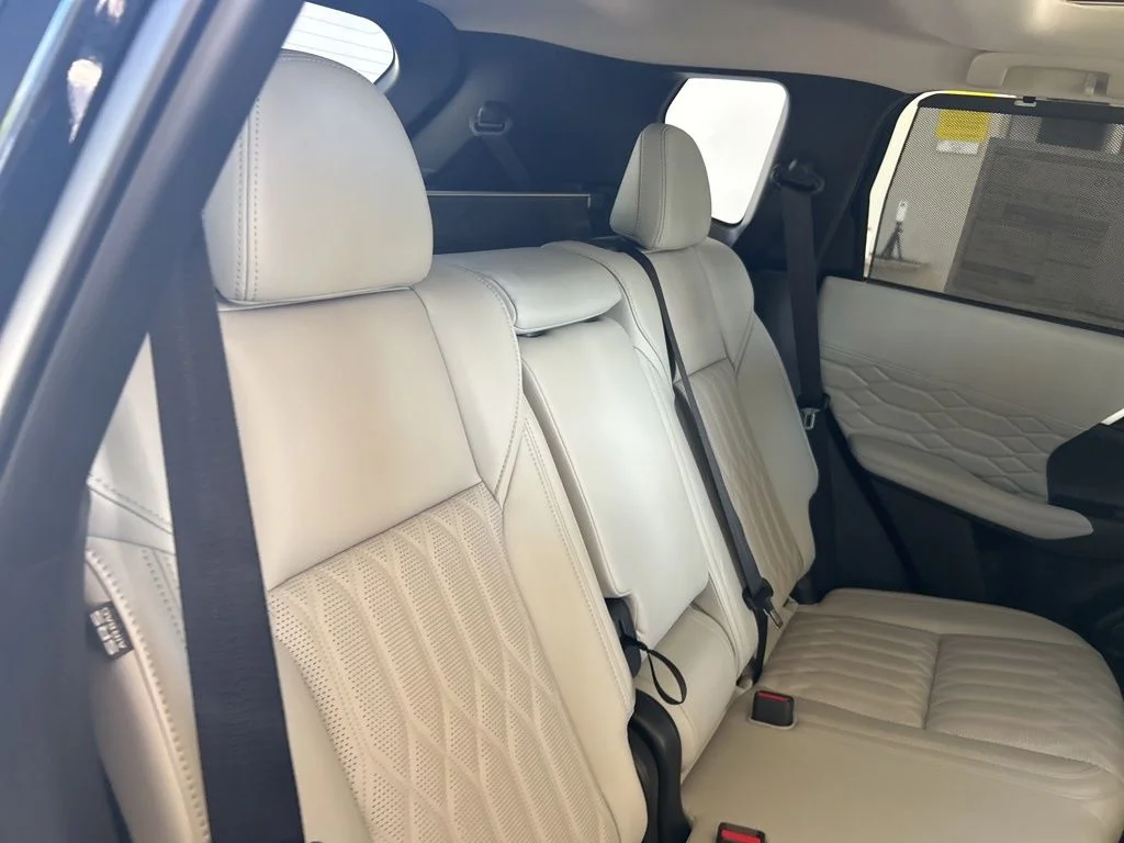 2025 Mitsubishi Outlander SEL Platinum Edition - Photo 28