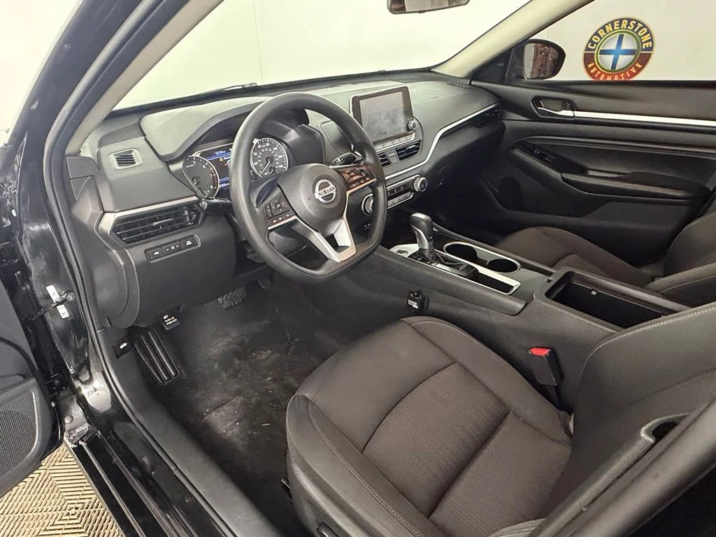 Used 2021 Black Nissan 2.5 SV image 13
