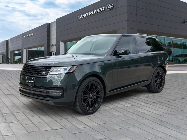 Used 2024  Land Rover SE image 1