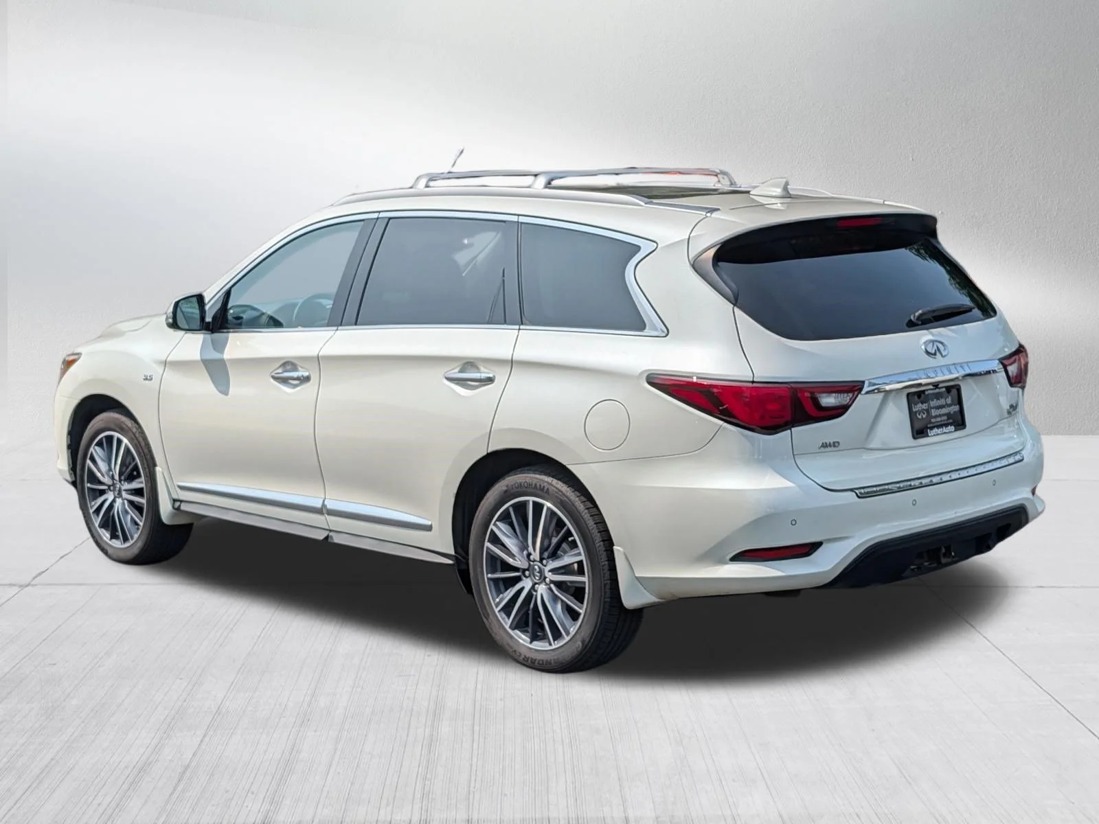 Used 2019 Majestic White INFINITI LUXE image 5