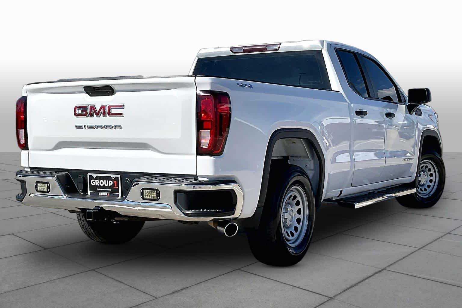 Used 2021 Summit White GMC  image 13