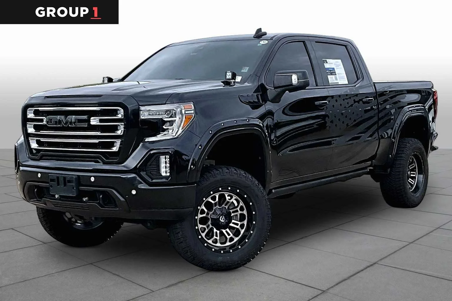 2020 GMC Sierra 4WD Crew Cab Short Box SLT's photo