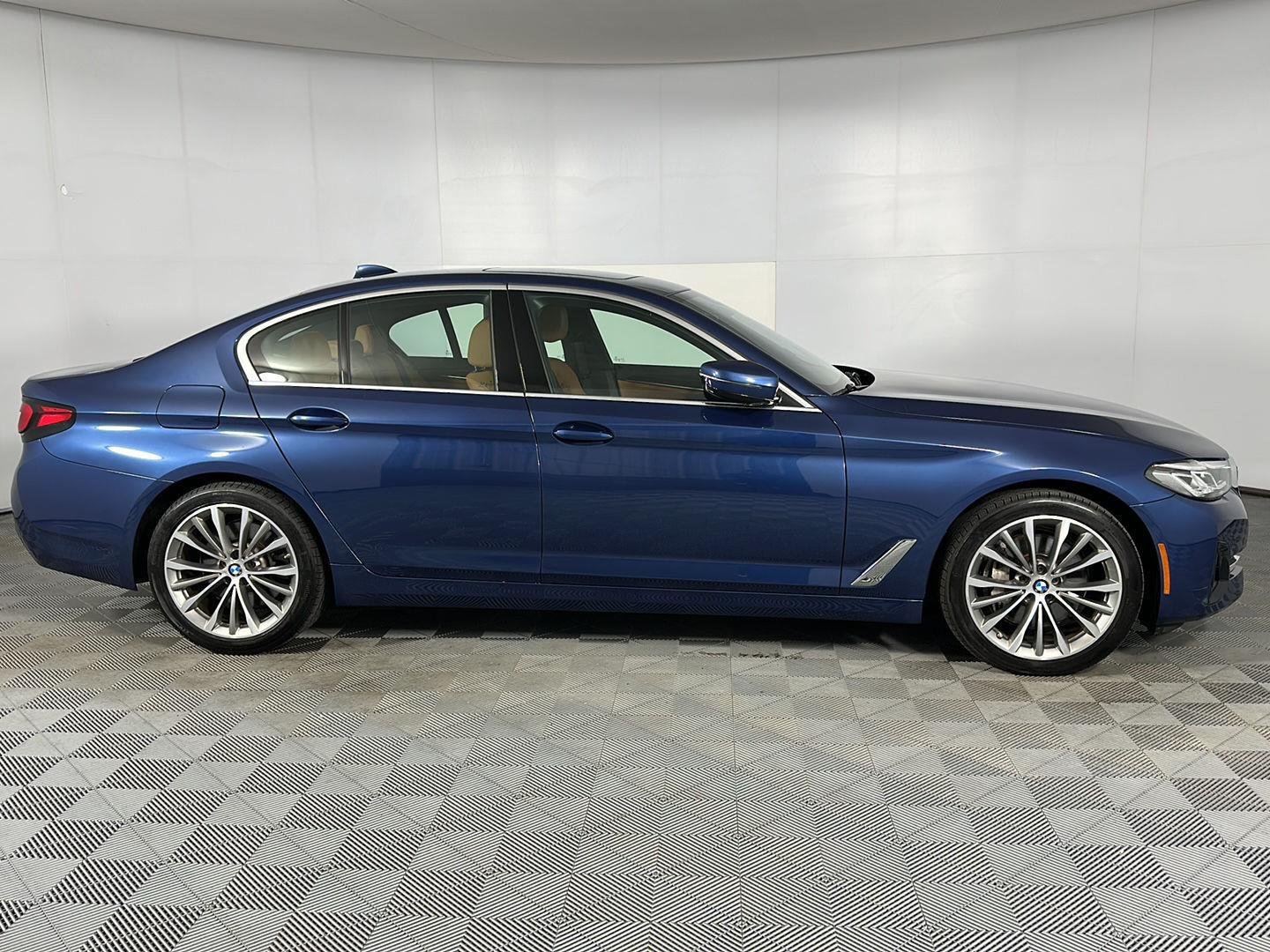 Used 2022 Phytonic Blue Metallic BMW 540i xDrive image 30