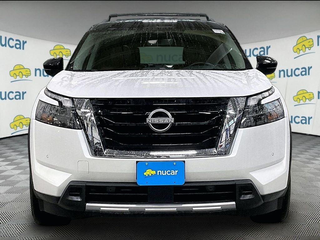 Used 2025 Everest White Pearl/Black Nissan Platinum image 2