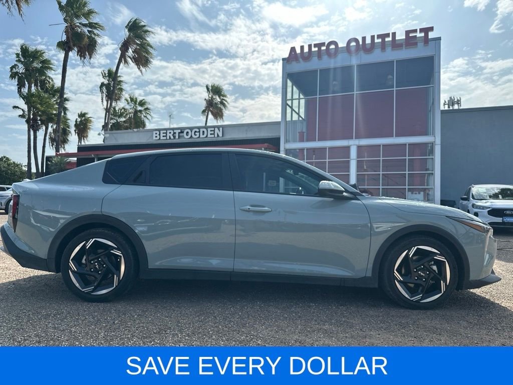 Used 2025  Kia EX image 3