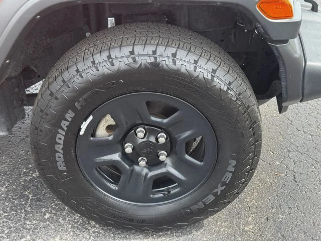 Certified Used 2025  Jeep Sport image 9