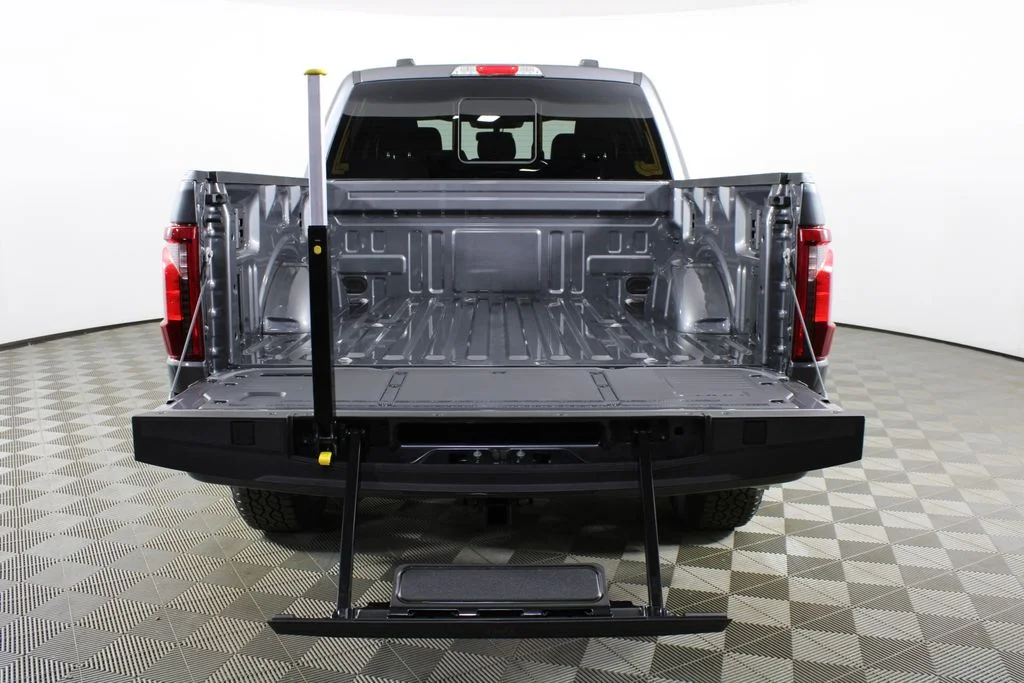 New 2026 Carbonized Gray Metallic Ford XLT image 7