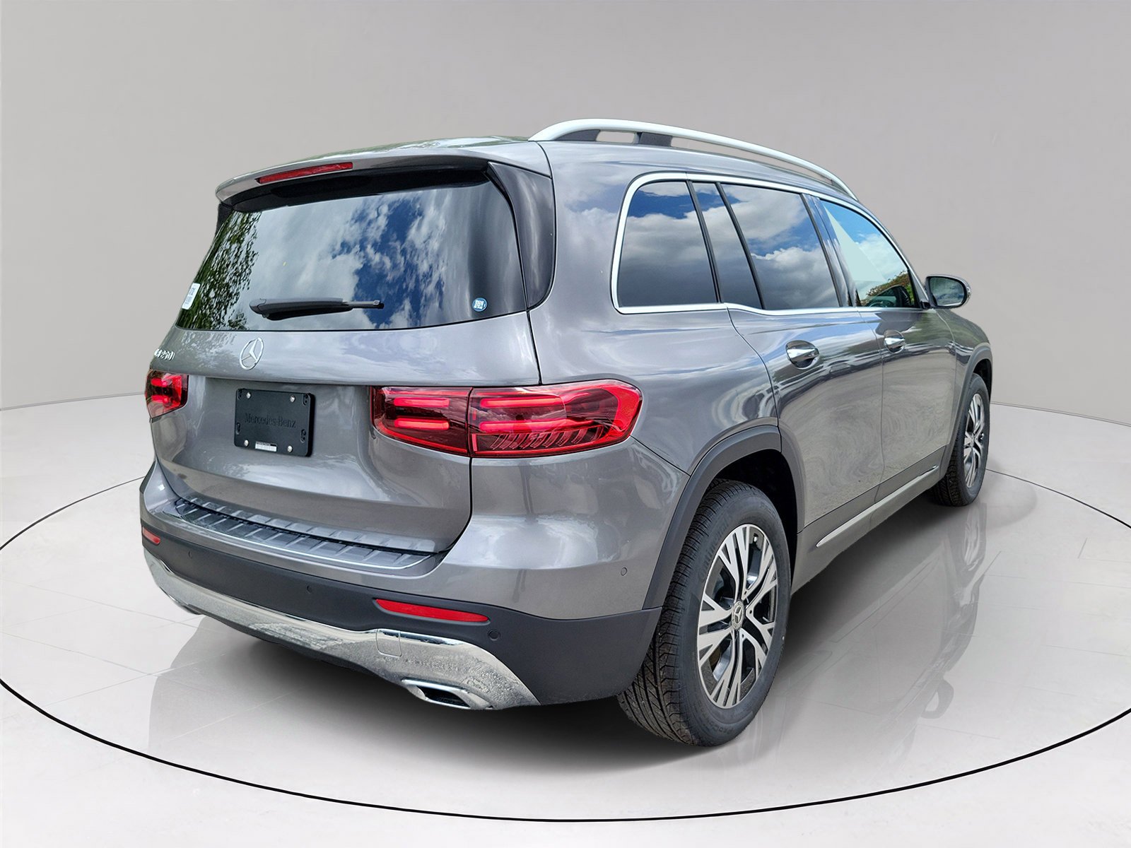 New 2026 Mountain Grey Metallic Mercedes-Benz GLB 250 image 6