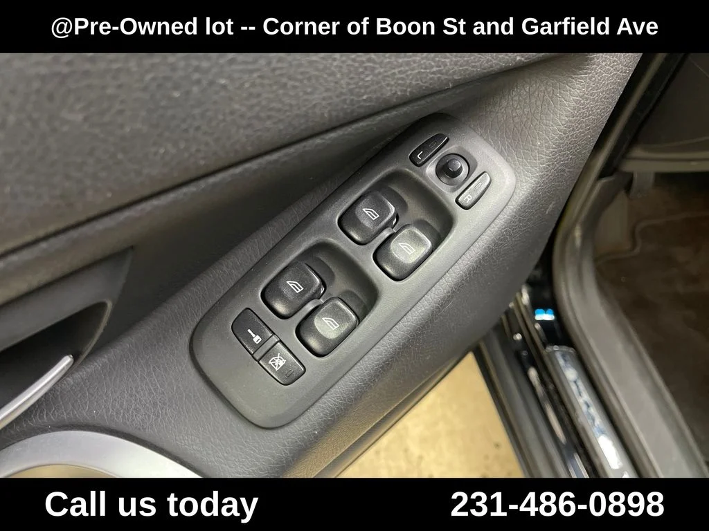 Used 2008 Black Volvo 3.2 image 15