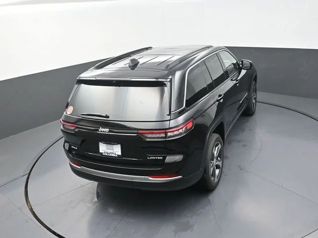 New 2026 Diamond Black Crystal Pearlcoat Jeep Limited image 17