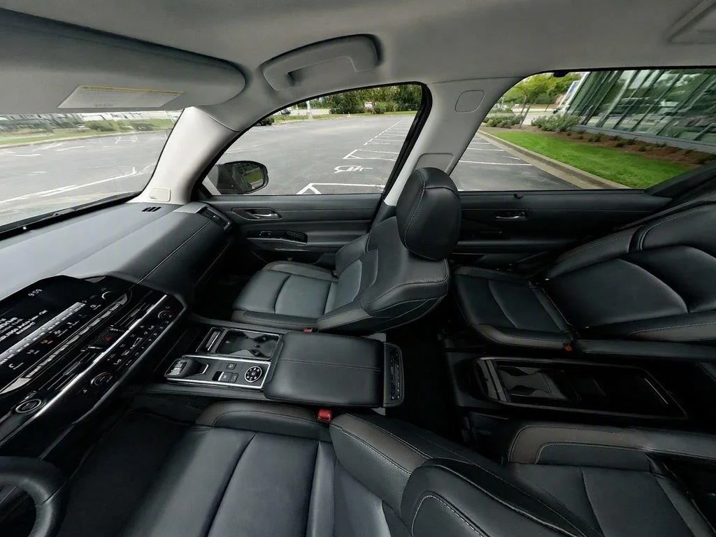 Used 2024 Super Black Nissan SL image 22