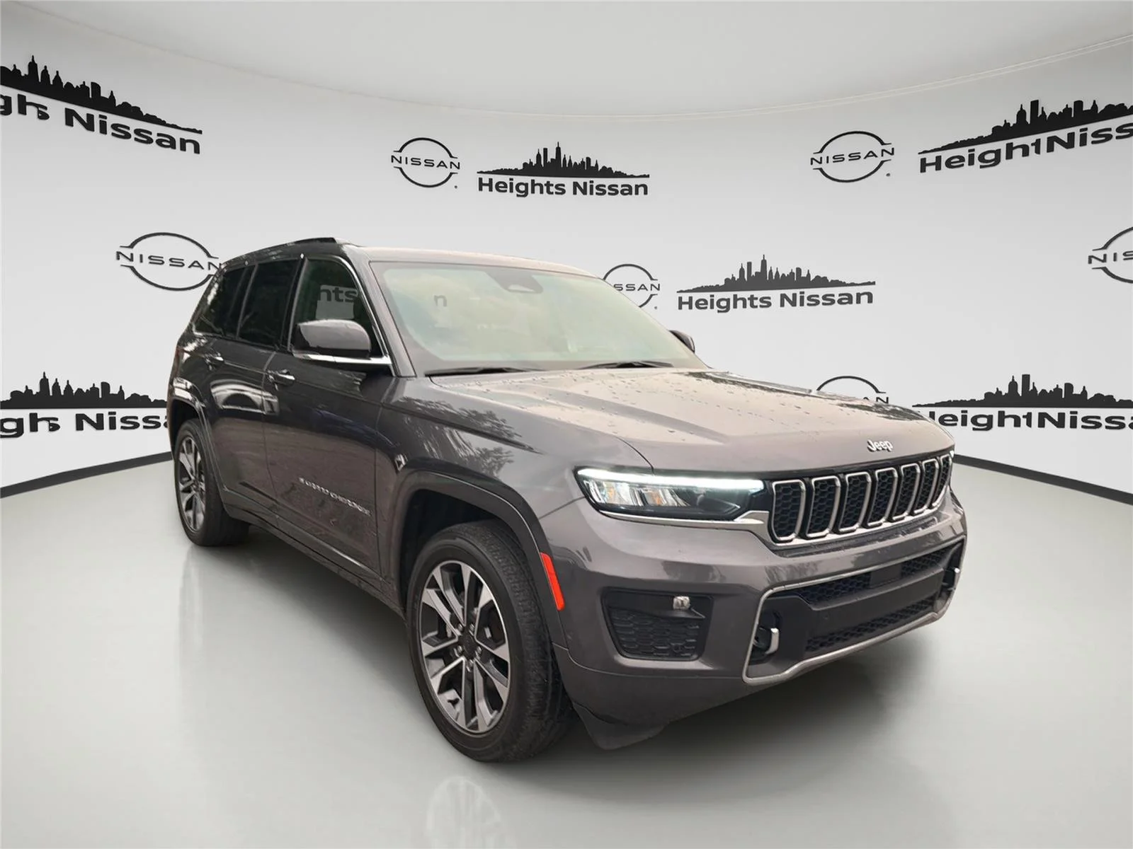 Used 2023 Baltic Gray Metallic Clearcoat Jeep Overland image 7