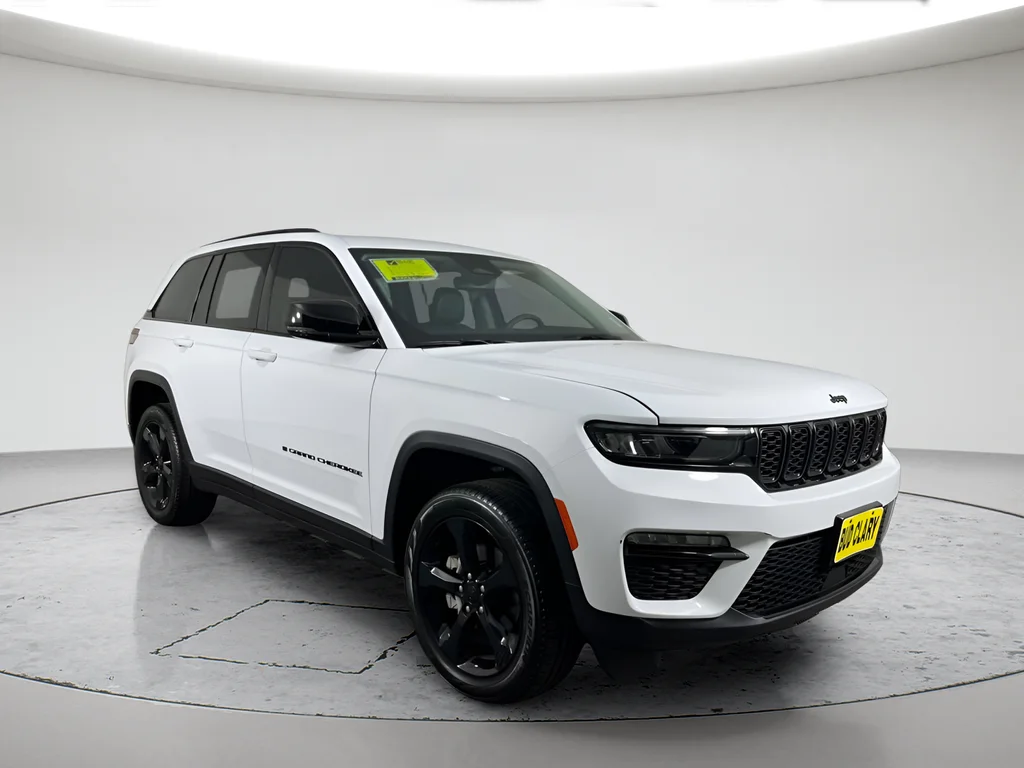 Used 2024 White Jeep Limited image 3