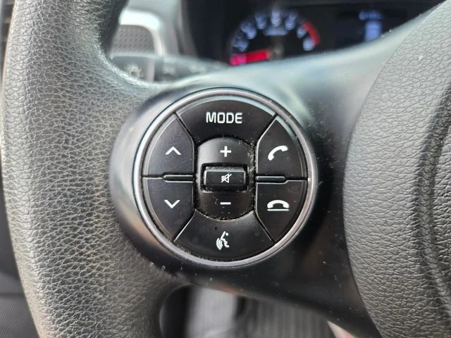 Used 2022 White Kia LX image 34