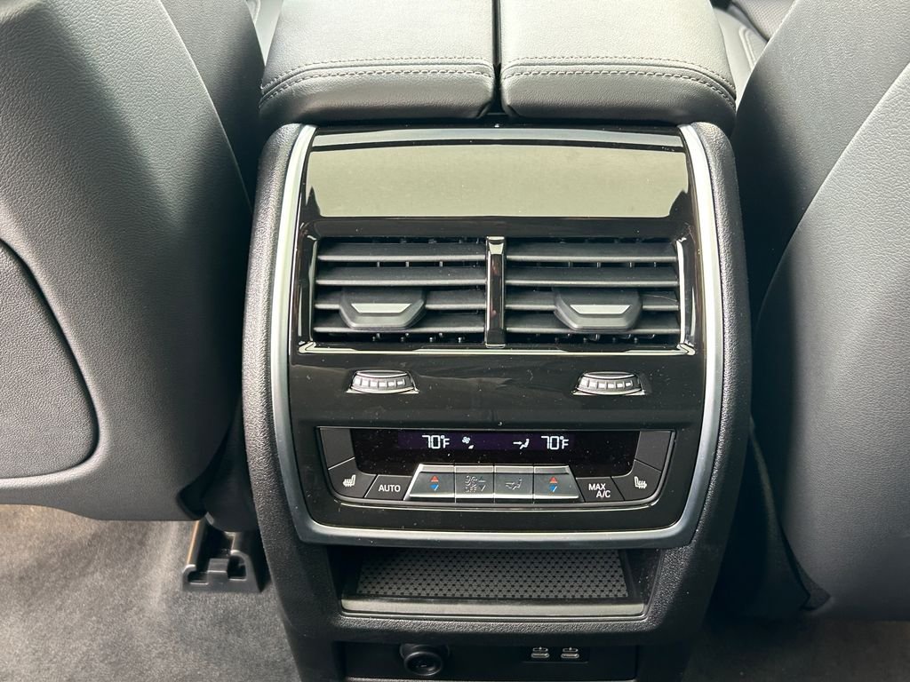 2026 BMW X5 M60i - Photo 33