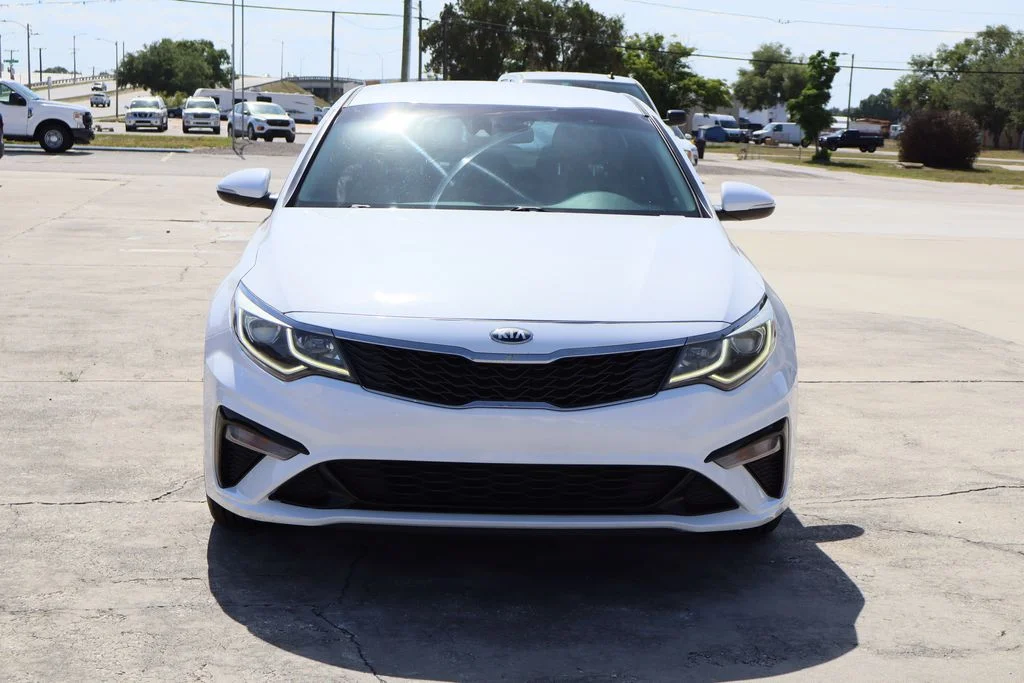 Used 2019 White Kia LX image 4