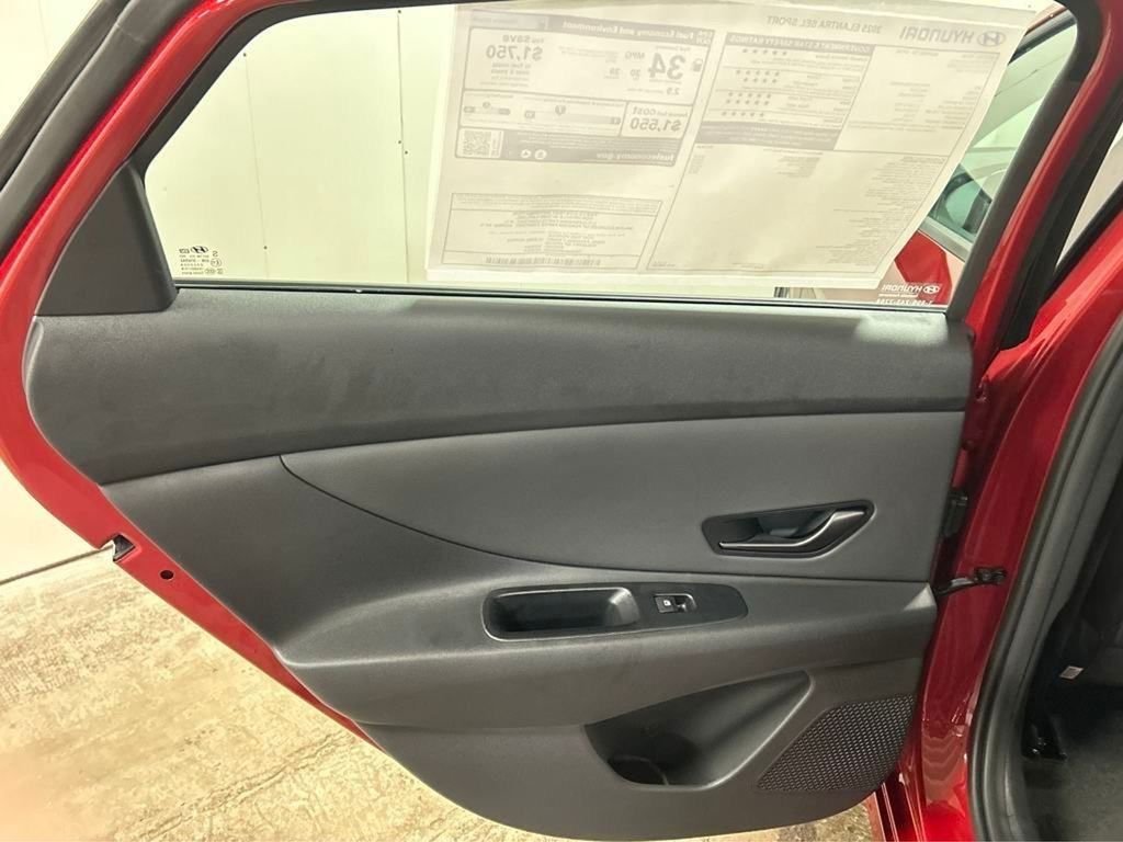 Used 2025 Red Hyundai SEL Sport image 4