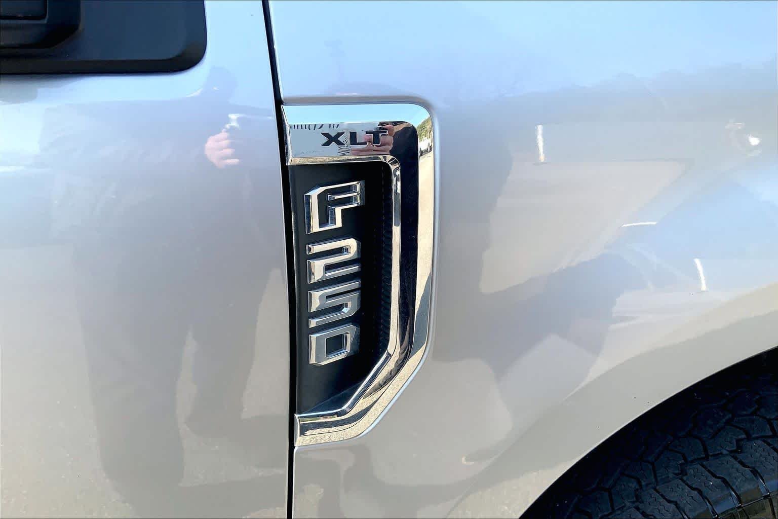 Used 2022 Iconic Silver Ford XLT image 10